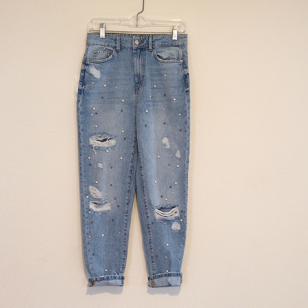 Bershka Light Blue Distressed Boyfriend Jeans: the booty jean w/ Pretty Pearls